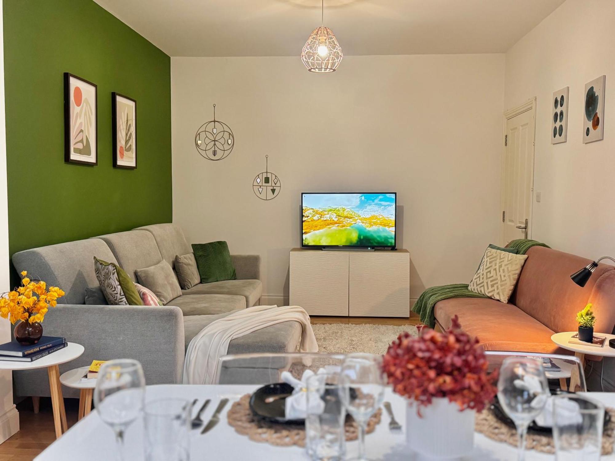 Modern 1-Bed Apt 30Min To Central London & Parking Exterior photo