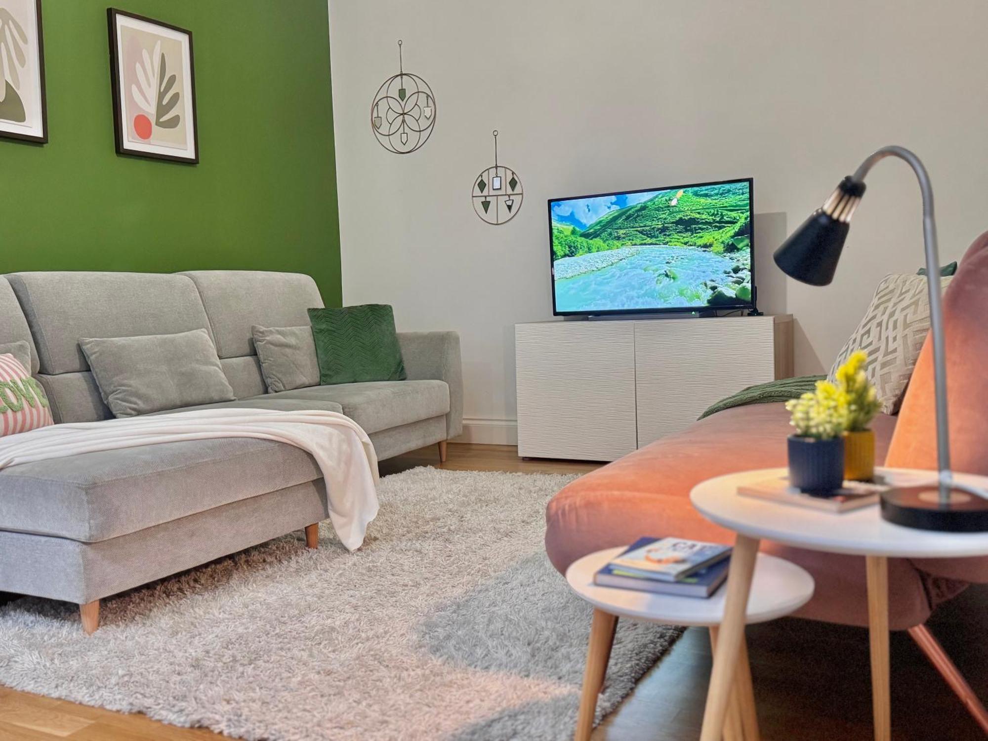 Modern 1-Bed Apt 30Min To Central London & Parking Exterior photo