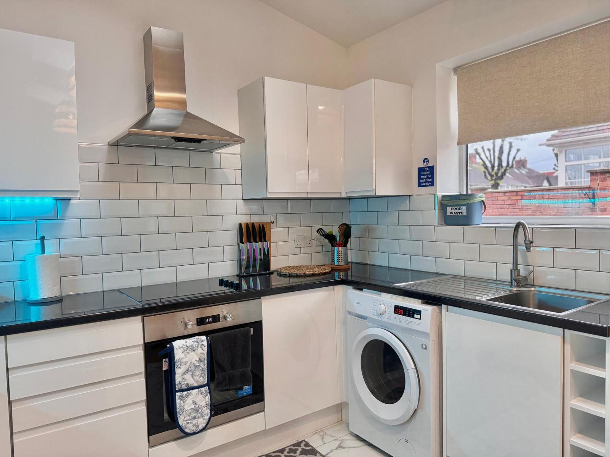Modern 1-Bed Apt 30Min To Central London & Parking Exterior photo