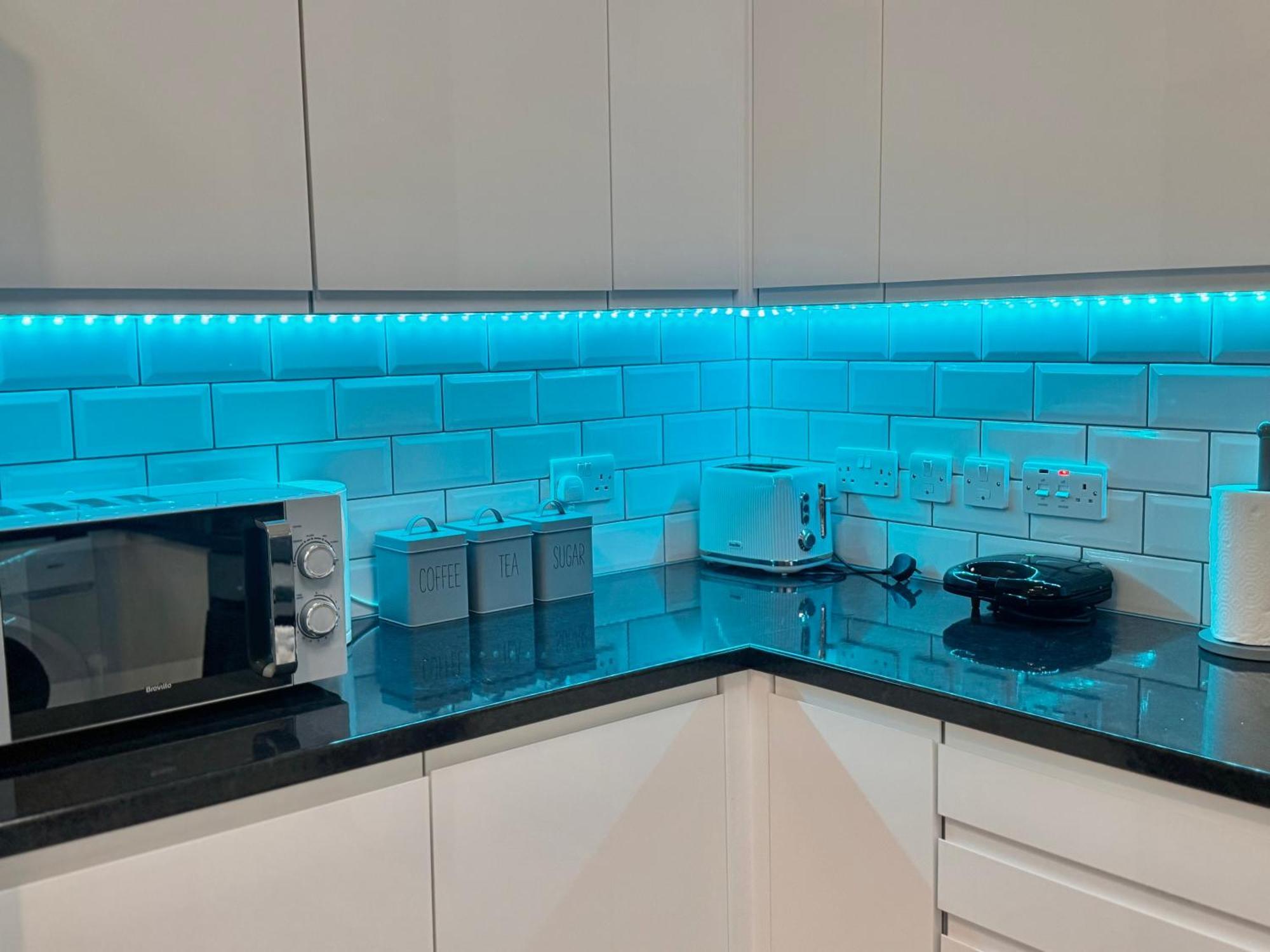 Modern 1-Bed Apt 30Min To Central London & Parking Exterior photo