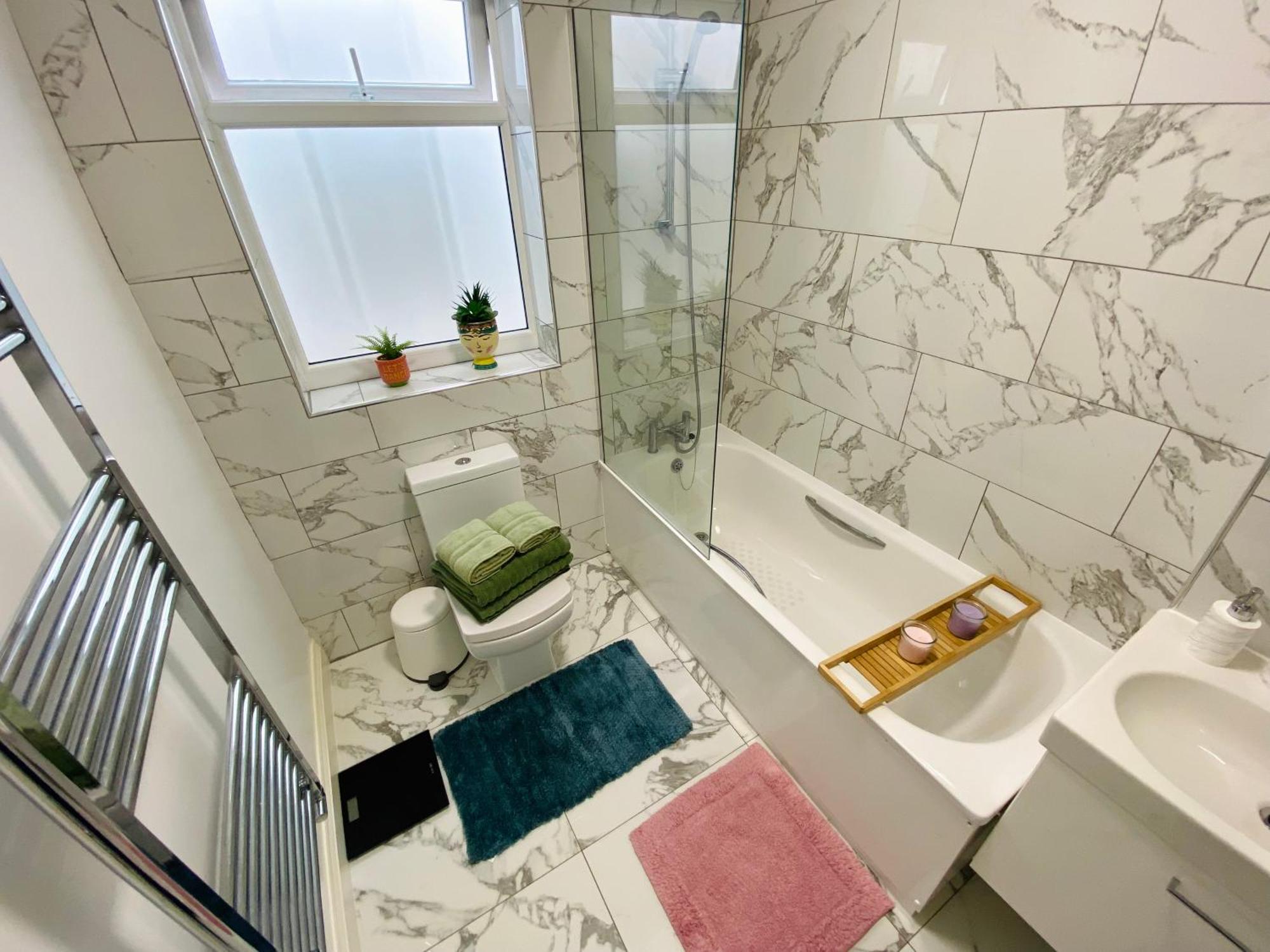 Modern 1-Bed Apt 30Min To Central London & Parking Exterior photo