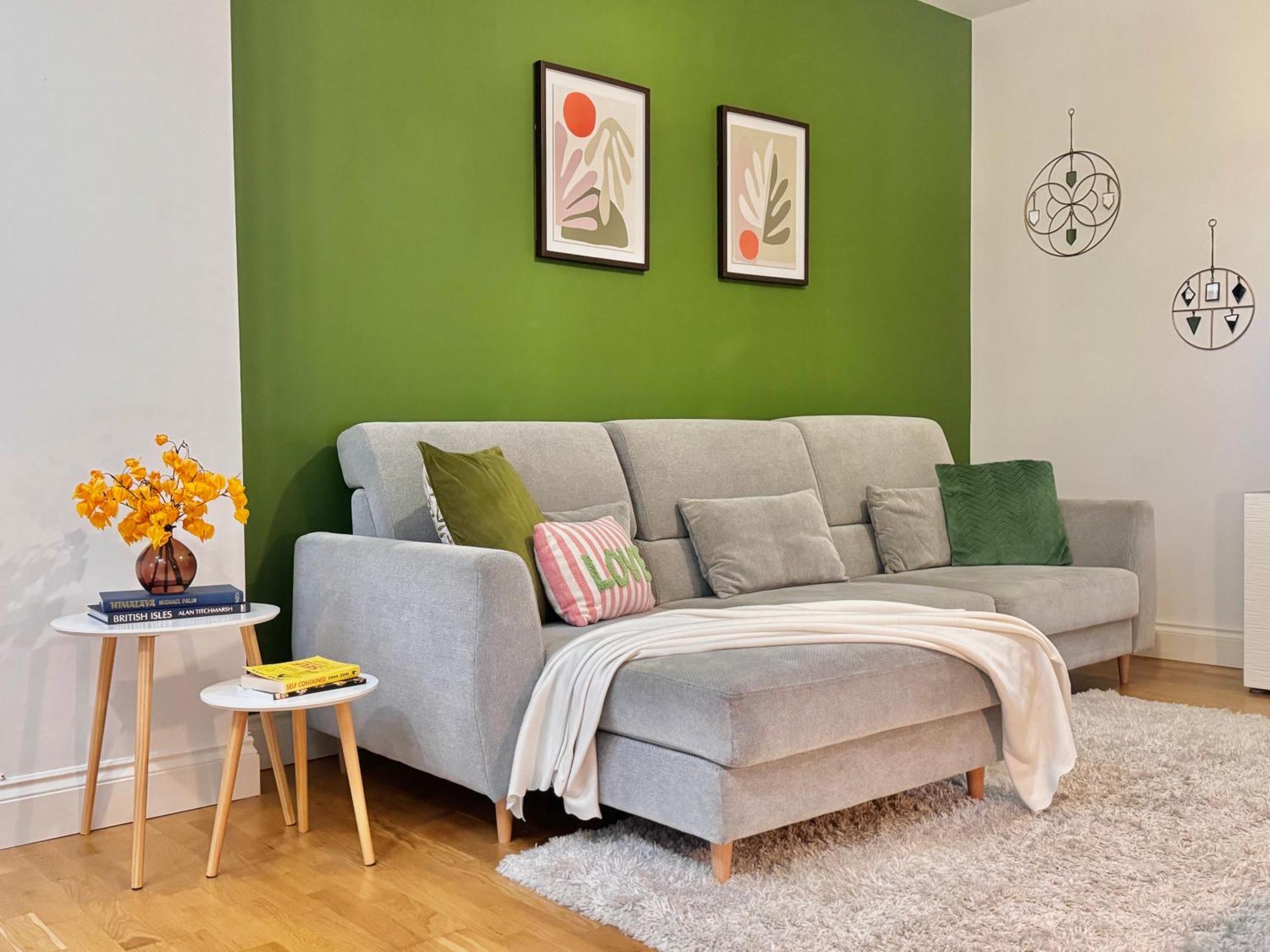 Modern 1-Bed Apt 30Min To Central London & Parking Exterior photo