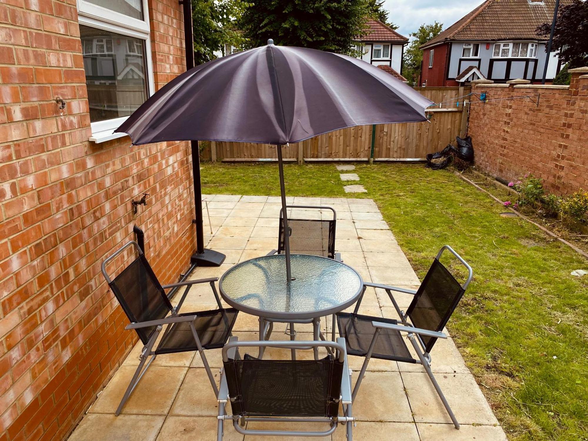 Modern 1-Bed Apt 30Min To Central London & Parking Exterior photo